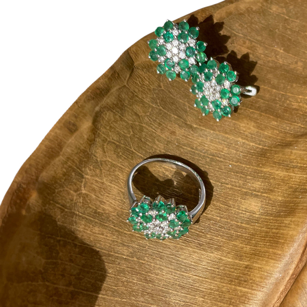 Emeralds and diamonds ring and earrings