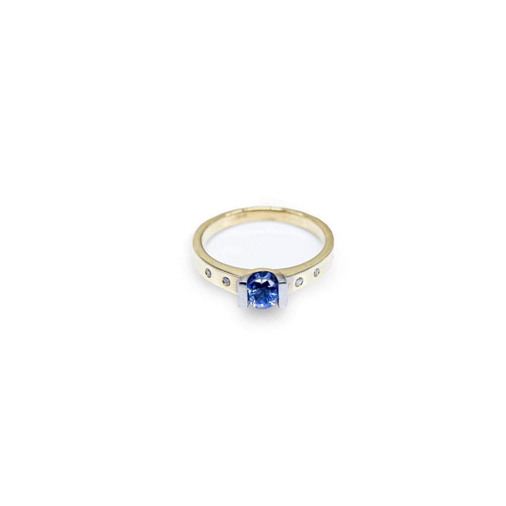 blue sapphire and diamond solid gold ring