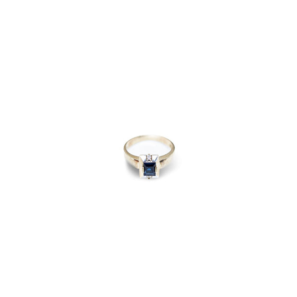 square cut sapphire and diamonds gold ring